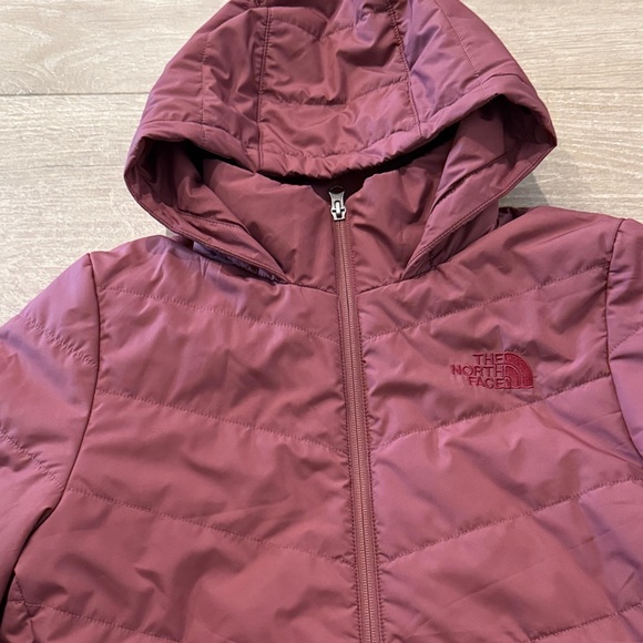 The North Face Burgundy Quilted Lightweight Jacket Medium - Picture 3 of 8